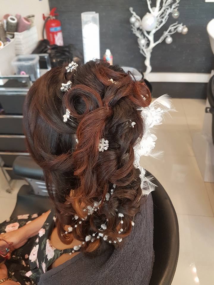 Chignon de mariée orné de perles